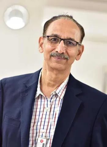 Doctors analyzing X-ray